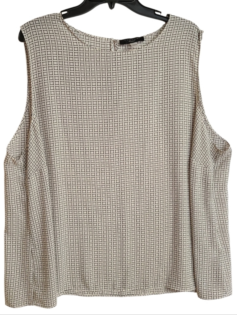 T Tahari Woman 3X Geometric Print Sleeveless Blouse Black White Plus Size